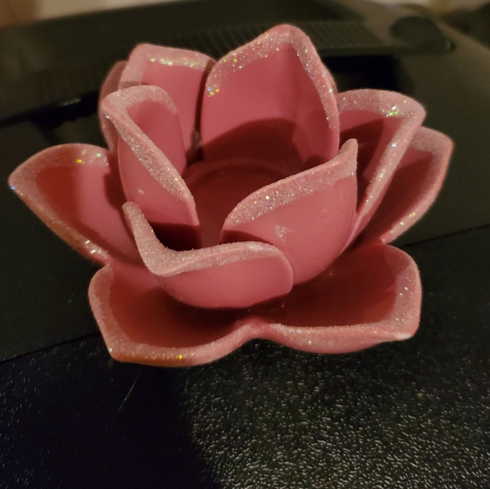 Vintage (2007)  Avon Ceramic Lotus Flower votive Candle Holder. Color Pi…